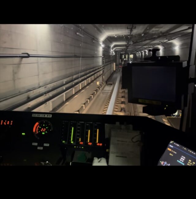 地下鉄裏側〜無人自動運転編